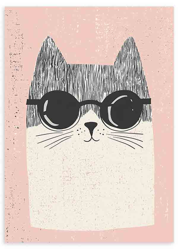 Tableau encadré avec chat noir et blanc, lunettes rondes foncées, fond rose poudré et style enfantin aux formes simples et expression douce. Disponible sur kudeko.com