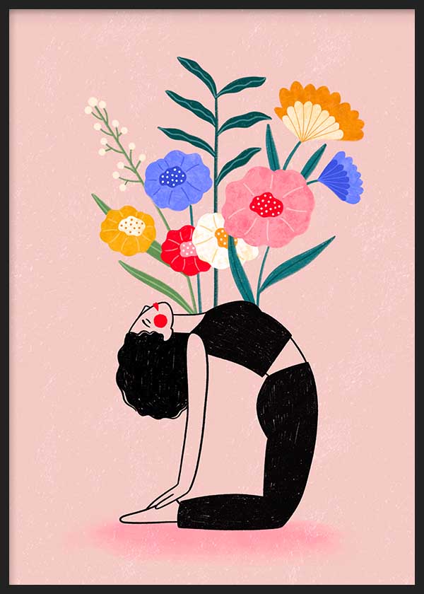 Farbiges illustriertes Wandbild mit einer Frau beim Yoga und Blumen, Design von Bea Muller. Erhältlich auf kudeko.com