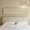 Cuadro horizontal minimalista en tonos dorados y cremosos. Disponible en kudeko.com