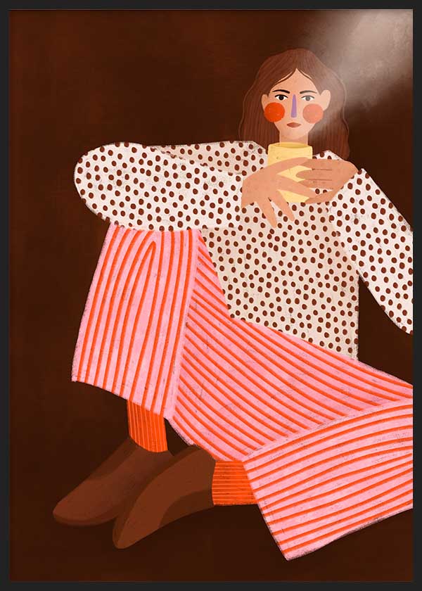 Tableau illustré coloré d’une femme assise avec pantalon à rayures rouges, style décoratif moderne par Bea Muller. Disponible sur kudeko.com