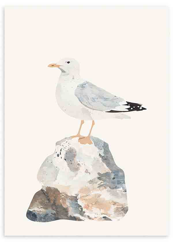Wandbild mit weißer und grauer Möwe auf einem Felsen in Beige-, Blau- und Steintönen, im kindlichen Stil mit sanfter Komposition und neutralem Hintergrund. Erhältlich auf kudeko.com