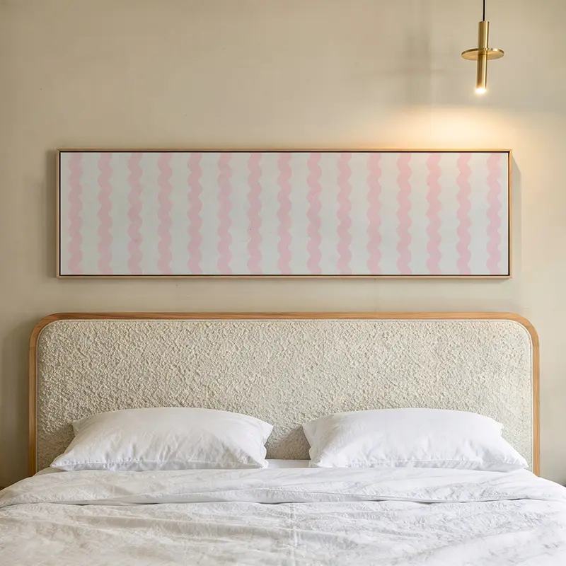 Quadro horizontal minimalista em tons suaves de rosa. Disponível em kudeko.com