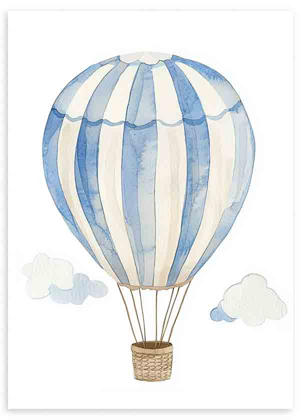 Tableau représentant une montgolfière enfantine à rayures bleues et blanches, avec petits nuages clairs, fond beige et style doux pour chambre de bébé. Disponible sur kudeko.com
