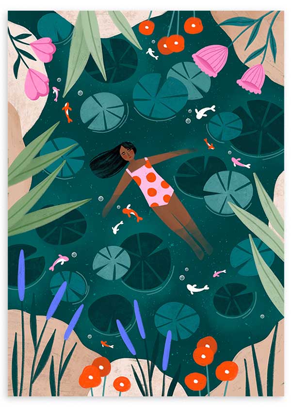 Cuadro ilustrado colorido de mujer flotando en estanque con nenúfares y peces koi, obra de Bea Muller, kudeko.com
