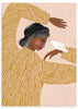 Cuadro ilustrado colorido con mujer de jersey mostaza y pájaro blanco Bea Muller, kudeko.com
