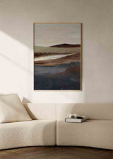 Cuadro abstracto con paisaje de colinas y río en tonos marrón, beige y gris, disponible en kudeko.com.
