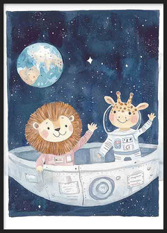 Tableau avec lion et girafe en astronautes dans un vaisseau spatial, fond bleu nuit étoilé, planète bleu clair, tons beige et blanc, style enfantin doux. Disponible sur kudeko.com