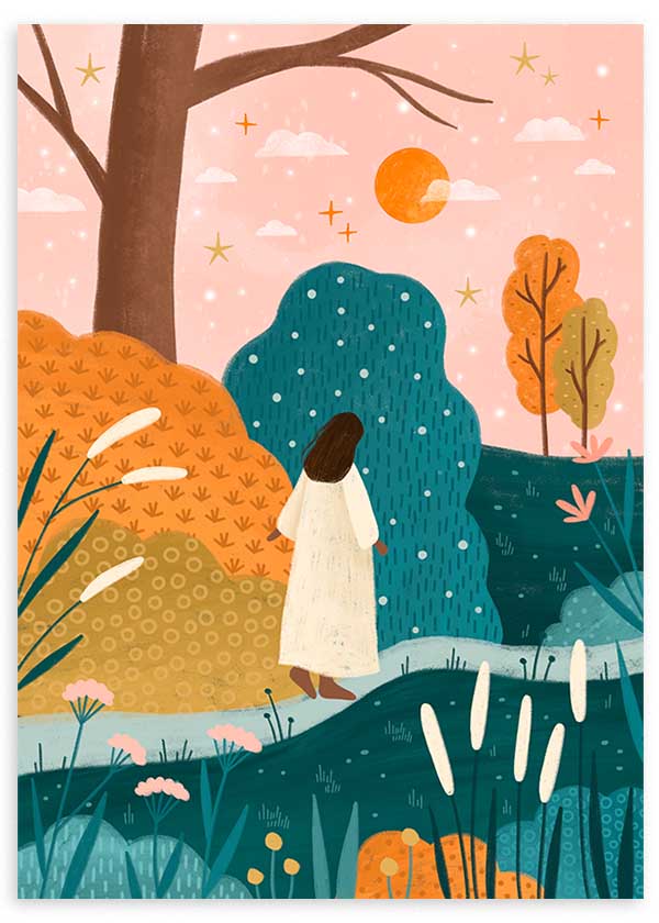 Quadro ilustrado colorido com mulher a caminhar entre colinas e céu cor-de-rosa com sol e estrelas, de Bea Muller. Disponível em kudeko.com