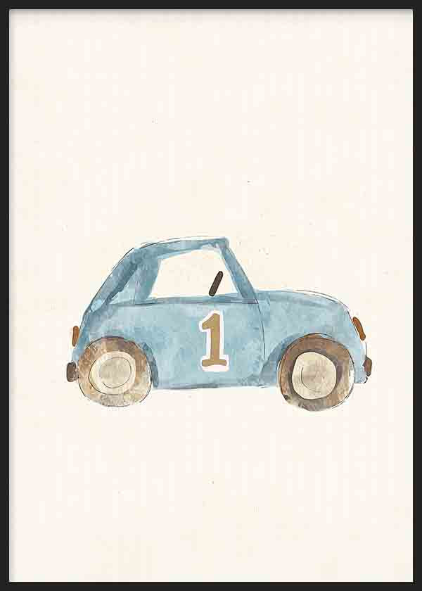 Cuadro de coche azul infantil con número uno, ruedas beige, fondo claro y composición suave de estilo ilustración. Disponible en kudeko.com