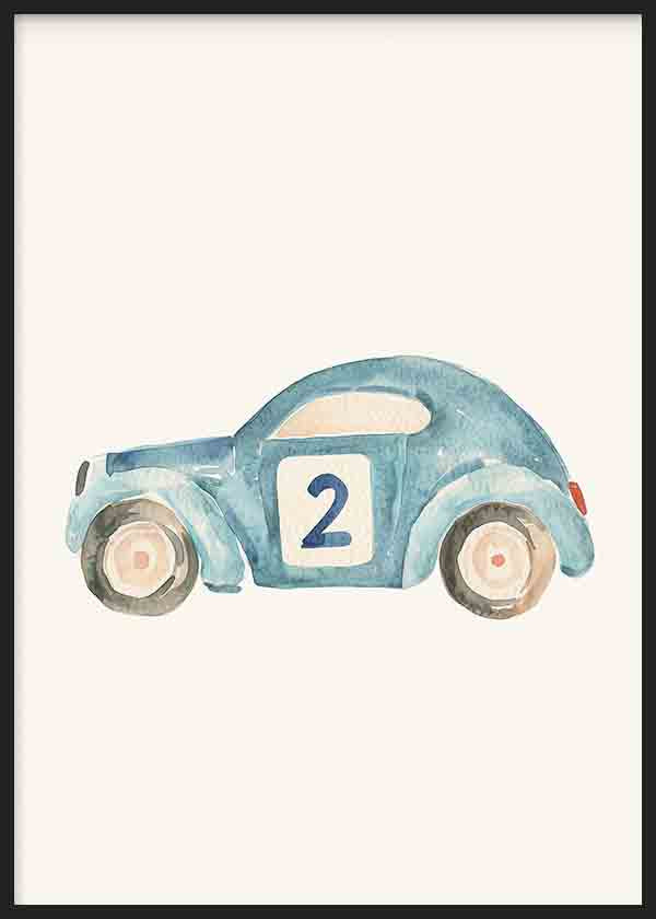 Cuadro de coche infantil azul con número dos, formas redondeadas, fondo claro, detalles suaves en gris y beige, de estilo infantil. Disponible en kudeko.com