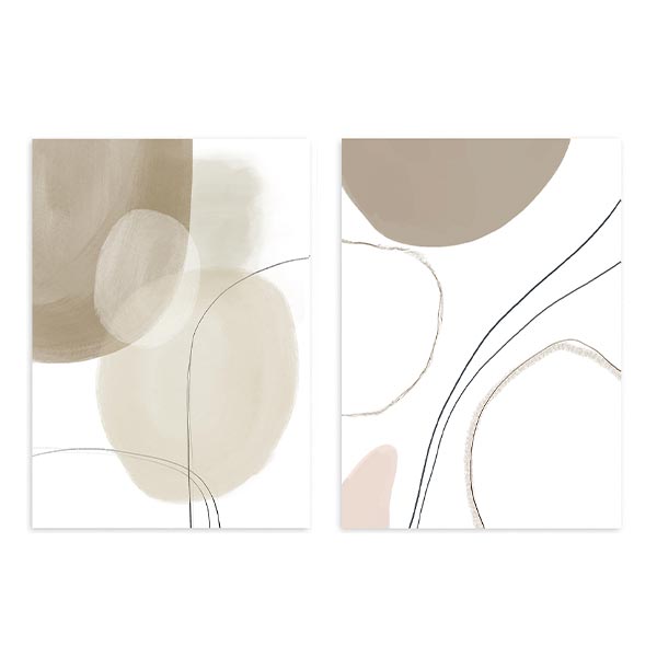 Conjunto de dos cuadros con formas orgánicas abstractas, líneas curvas finas y tonos beige, arena, blanco roto y rosa empolvado, de estilo abstracto. Disponible en kudeko.com