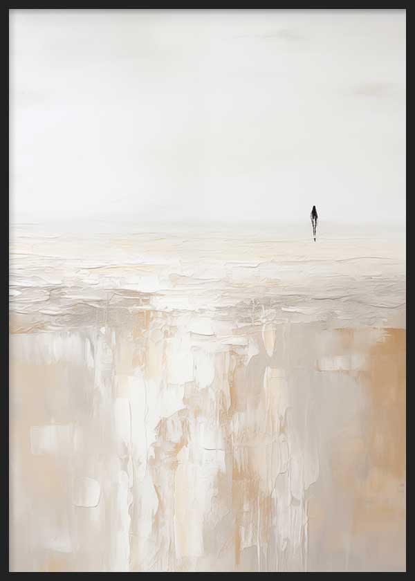 Cuadro de costa minimal en tonos beige, blanco roto y arena, con figura solitaria caminando junto al agua y estilo abstracto. Disponible en kudeko.com