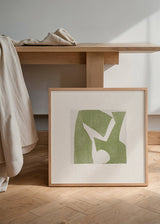 Quadro quadrado com formas geométricas abstratas em verde sálvia sobre fundo bege claro, composição equilibrada de estilo geométrico moderno e depurado. Disponível em kudeko.com