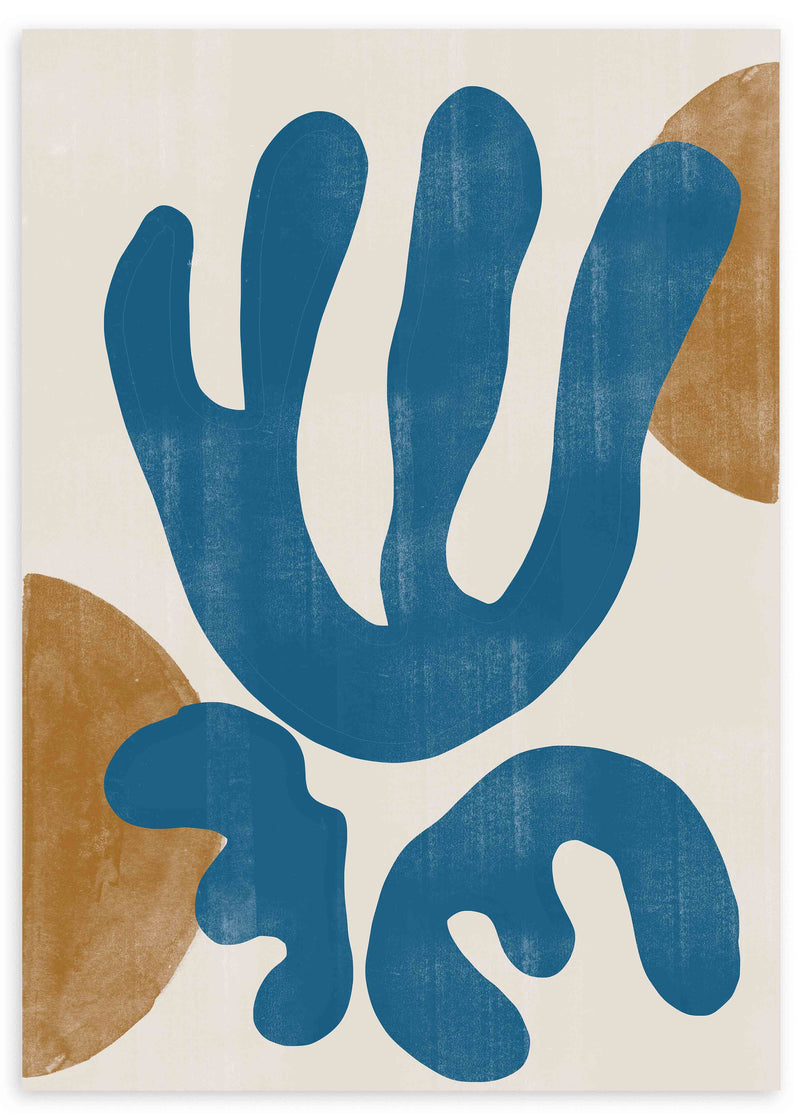 Quadro emoldurado com composição botânica abstrata, formas orgânicas azul petróleo, fundo creme, detalhes ocre e estilo abstrato contemporâneo. Disponível em kudeko.com