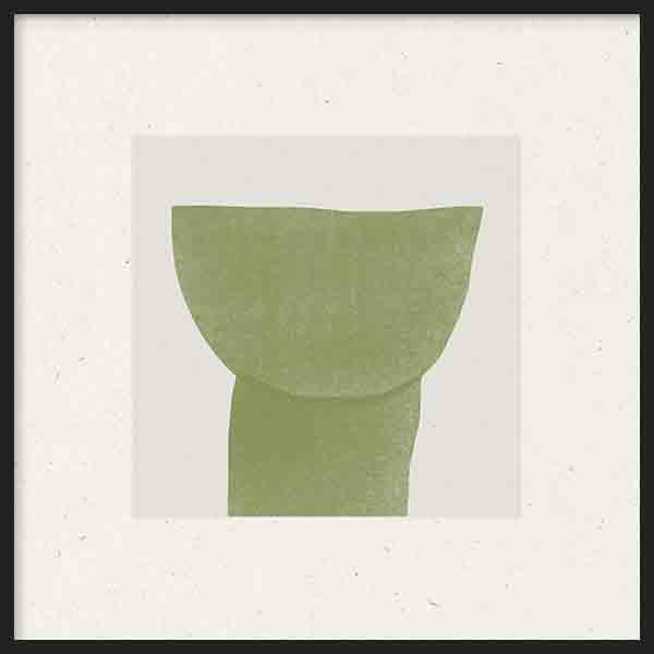 Cuadro cuadrado con forma botánica abstracta en verde oliva, fondo beige claro, composición limpia y estilo minimalista. Disponible en kudeko.com