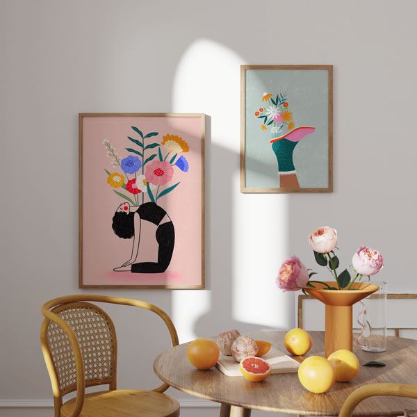 Cuadro ilustrado colorido mujer en yoga con flores, obra de Bea Muller, kudeko.com

