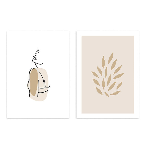 Ensemble de deux tableaux avec figure féminine au trait linéaire, feuilles beige sur fond clair, tons sable, noir et crème, style minimaliste et décor mural encadré. Disponible sur kudeko.com