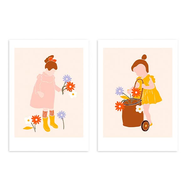 Conjunto de dos cuadros, ilustraciones para dormitorio infantil de dos niñas cogiendo flores.