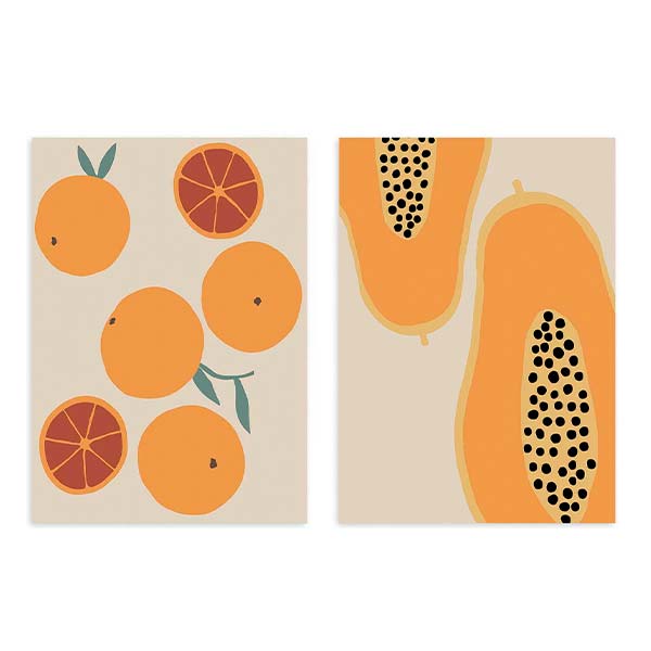 Ensemble de deux tableaux avec oranges entières et en tranches, papayes ouvertes, fond clair, tons orange, crème, noir et vert doux, style illustration décorative contemporaine. Disponible sur kudeko.com