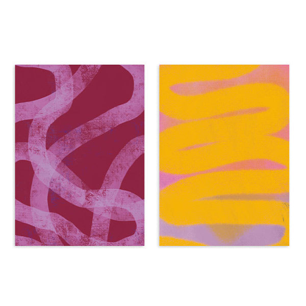 Ensemble de deux tableaux avec formes ondulées abstraites, tons bordeaux, rose poudré, jaune et lilas, dans un style contemporain et graphique pour décoration murale. Disponible sur kudeko.com