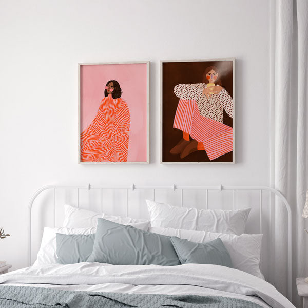 Cuadro ilustrado colorido mujer con manto rojo de Bea Muller, kudeko.com
