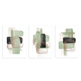 Set aus drei Wandbildern mit überlagerten abstrakten Formen in Salbeigrün, hellem Beige, Off-White und Kohleschwarz, im modernen abstrakten Stil gestaltet. Erhältlich auf kudeko.com