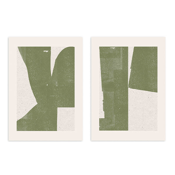 Conjunto de dois quadros com formas geométricas abstratas em verde oliva sobre fundo creme, blocos irregulares, silhuetas orgânicas e estilo contemporâneo equilibrado. Disponível em kudeko.com