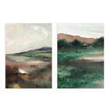 Set aus zwei Wandbildern mit Landschaft aus sanften Hügeln, grünen Wiesen, Flächen in Erdtönen, hellem Himmel und Naturstil in Grün, Beige, Braun und Off-White. Erhältlich auf kudeko.com