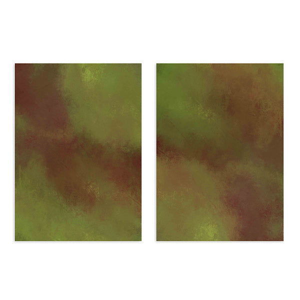 Conjunto de dos cuadros con composición abstracta de manchas orgánicas en verde oliva, musgo y marrón tierra, con textura difusa y atmósfera serena de estilo abstracto. Disponible en kudeko.com