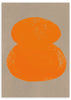 Cuadro abstracto con forma orgánica naranja sobre fondo beige, en marco negro, kudeko.com
