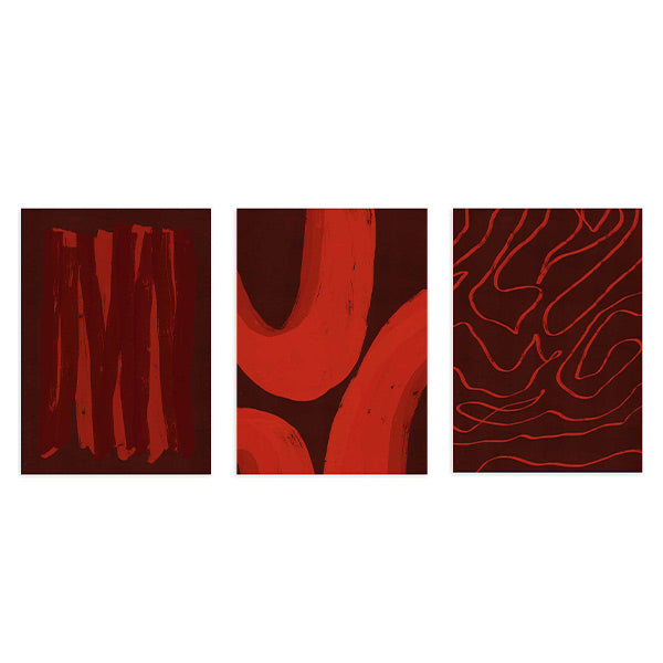Conjunto de tres cuadros con composiciones abstractas en terracota, rojo intenso y marrón oscuro, con franjas verticales, curvas amplias y líneas orgánicas fluidas, de estilo abstracto. Disponible en kudeko.com