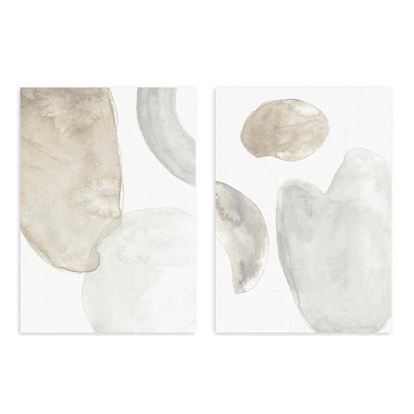 Ensemble de deux tableaux avec formes abstraites organiques en beige sable, gris doux et blanc, composition épurée de style minimaliste pour décoration murale. Disponible sur kudeko.com