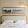 Horizontales Wandbild in Schwarz und Weiß eines nebligen Waldes verfügbar auf kudeko.com