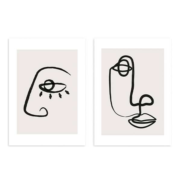 Set aus zwei Wandbildern mit abstrakten Gesichtern in schwarzer Linienzeichnung, sanftem beigem Hintergrund, minimalistischen Gesichtsformen und klarer Komposition im abstrakten Stil. Erhältlich auf kudeko.com