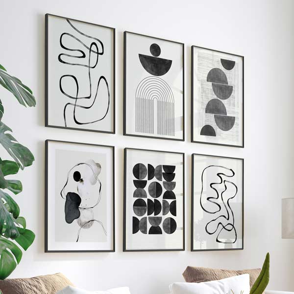 Ensemble de six tableaux avec formes abstraites en noir, gris et blanc, lignes fluides, arches, cercles et compositions géométriques de style minimaliste et contemporain. Disponible sur kudeko.com