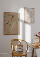 Komposition aus zwei dekorativen Wandbildern im minimalistischen und organischen Stil, abstraktes Porträt in sanften Farbtönen, Modell Perspective. Erhältlich auf kudeko.com