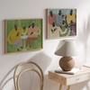 Composición de dos cuadros decorativos de estilo orgánico y abstracto, ilustración colorida de dos figuras conversando, modelo In Good Company