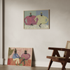 Composición de dos cuadros decorativos de estilo orgánico y minimalista, dos figuras modernas con prendas estampadas, modelo Opposites