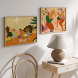 Composición de dos cuadros decorativos de estilo orgánico y minimalista, escena vibrante de mujeres corriendo en la naturaleza, modelo Run