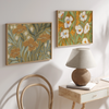 Composición de dos cuadros decorativos de estilo orgánico y minimalista, flores naranjas estilizadas de aire botánico, modelo Stylized Orange Blooms