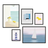 Conjunto de cinco cuadros decorativos con marco de estilo minimalista y tonos_pastel, mural veraniego de limones, ventana azul y faro marino, modelo Mural III - El color del verano