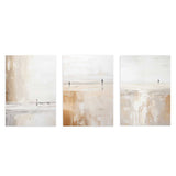 Conjunto de tres cuadros con playa serena, figuras lejanas, reflejos suaves, bruma clara, tonos arena, beige y blanco roto, de estilo abstracto. Disponible en kudeko.com