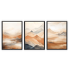 Conjunto de tres cuadros abstractos en tonos tierra, representación de paisaje montañoso