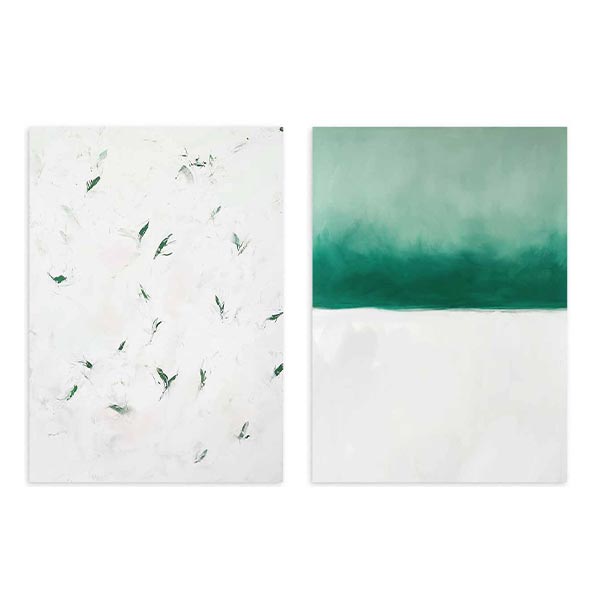 Conjunto de dois quadros emoldurados com composição abstrata em verde menta, branco pérola e tons esmeralda, com formas orgânicas dispersas e bloco de cor em degradê de estilo abstrato contemporâneo. Disponível em kudeko.com