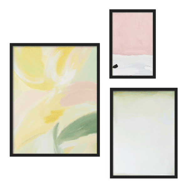 Conjunto de tres cuadros abstractos en tonos pastel y verdes con marco negro, kudeko.com
