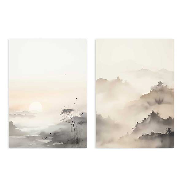 Set aus zwei Wandbildern mit nebliger Morgenlandschaft, weichen Bergen, dunklen Bäumen, beige-grauem Nebel und ruhigem Naturstil für eine harmonische Wandgestaltung. Erhältlich auf kudeko.com