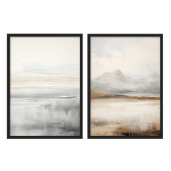 Ensemble de deux tableaux avec paysage de mer calme et montagnes brumeuses, en beige, gris doux, blanc cassé et brun sable, dans un style nature et paysage épuré. Disponible sur kudeko.com