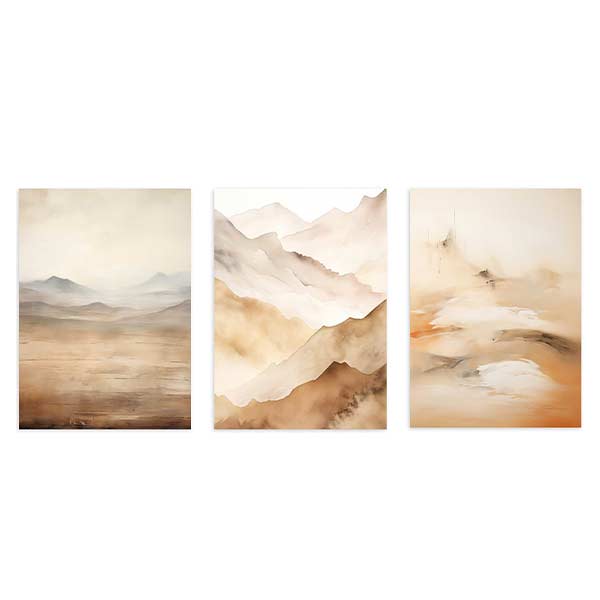 Ensemble de trois tableaux avec montagnes brumeuses, paysages en beige, sable, blanc cassé et brun bronze, composition douce au style nature et paysage. Disponible sur kudeko.com