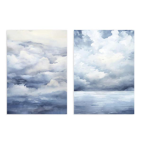 Ensemble de deux tableaux avec paysage de nuages vaporeux, ciel ouvert et reflet d’eau en tons bleu gris, blanc et fumée, dans un style nature et paysage apaisant. Disponible sur kudeko.com