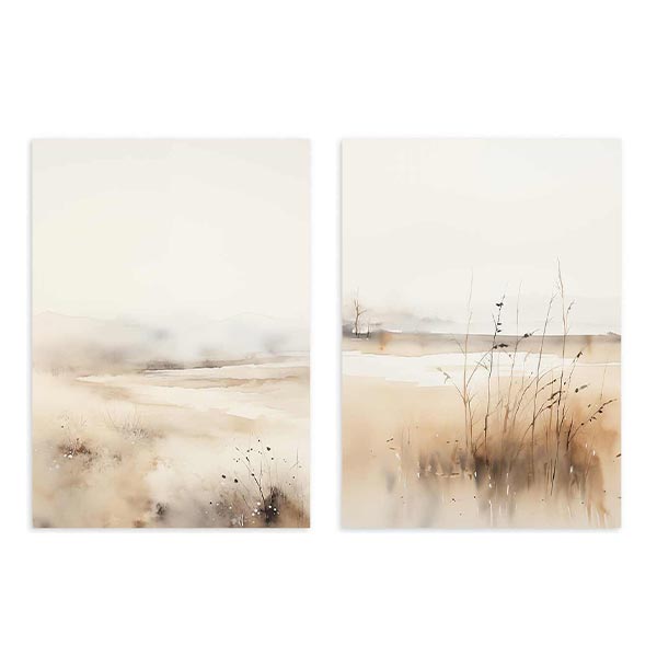 Set aus zwei Wandbildern mit verschwommener Uferlandschaft, stillem Wasser, sanftem Nebel, feinen Gräsern im Vordergrund, Beige-, Sand- und Cremetönen, Natur- und Landschaftsstil. Erhältlich auf kudeko.com